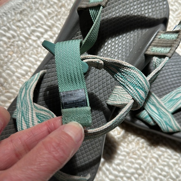 Chaco women’s sandals green and white geometric pattern - Picture 11 of 12
